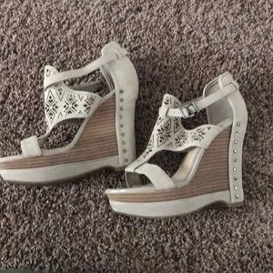 Gianni Bini nude wedges